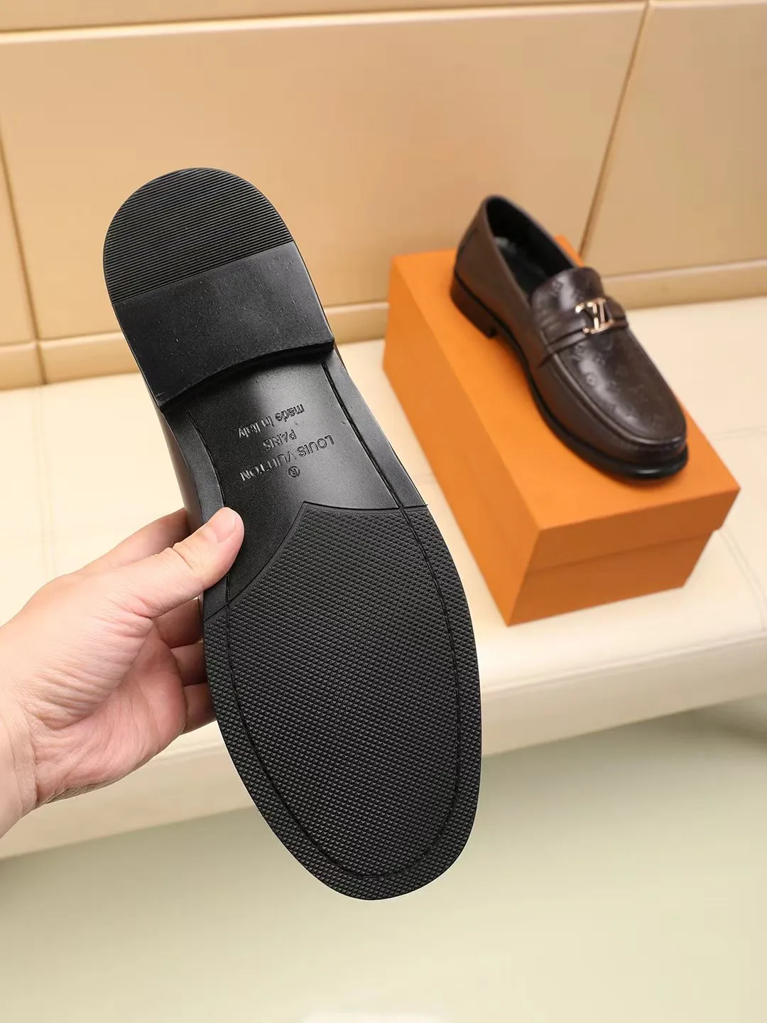 Men's shoes 440 💰 Louis Vuitton LV ® 🆕 model 🔛Full shoe counter, first layer cowhide, 🐂leather lined casual shoes for men, super soft outsole, essential for driving. Synchronized with the counter, original first layer cowhide, completely 1:1 mold customization🌹top version, color optional! Number: 39-44 (customized at 38.45.46)